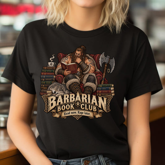 Illustrierter Barbar liest in einem Sessel neben schlafendem Wolf auf einem T-Shirt