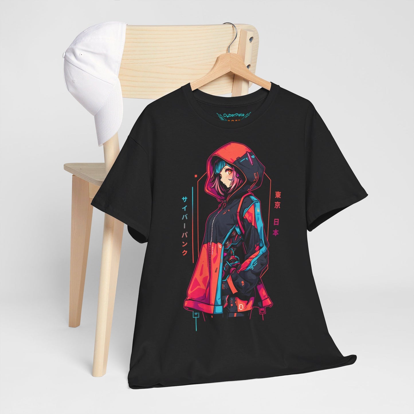 Cyberpunk Anime T-Shirt | Anime Girl mit Kapuzenjacke