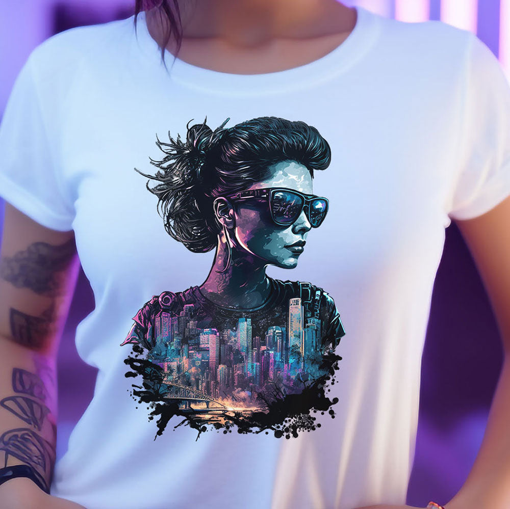 Sonnenbrille und Skyline T-Shirt | Cyberpunk T-Shirt für Frauen