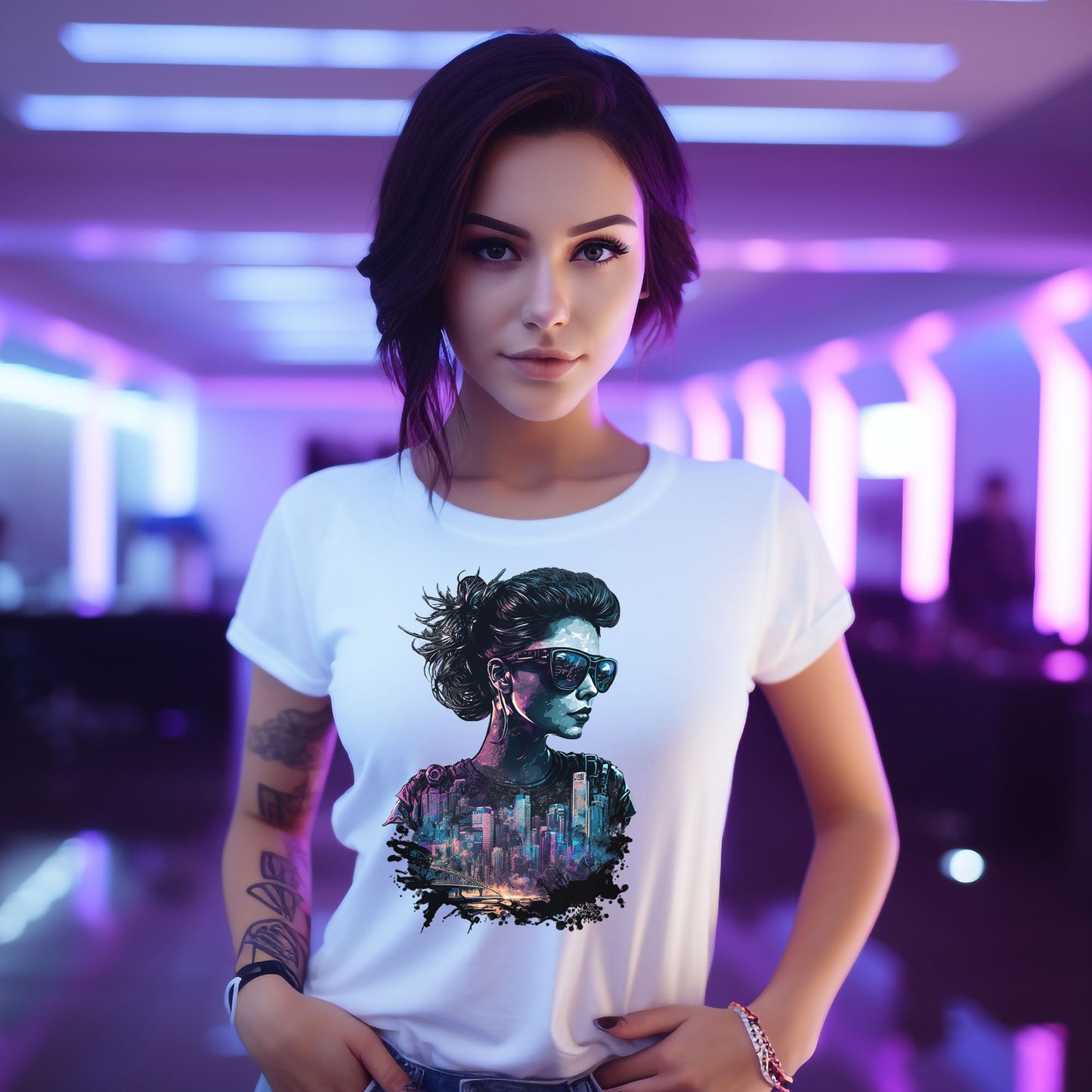 Sonnenbrille und Skyline T-Shirt | Cyberpunk T-Shirt für Frauen